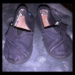 Black Toddler Tom’s US size 5